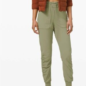 2020-Lululemon Beyond the Studio Jogger
Rosemary Green size 6